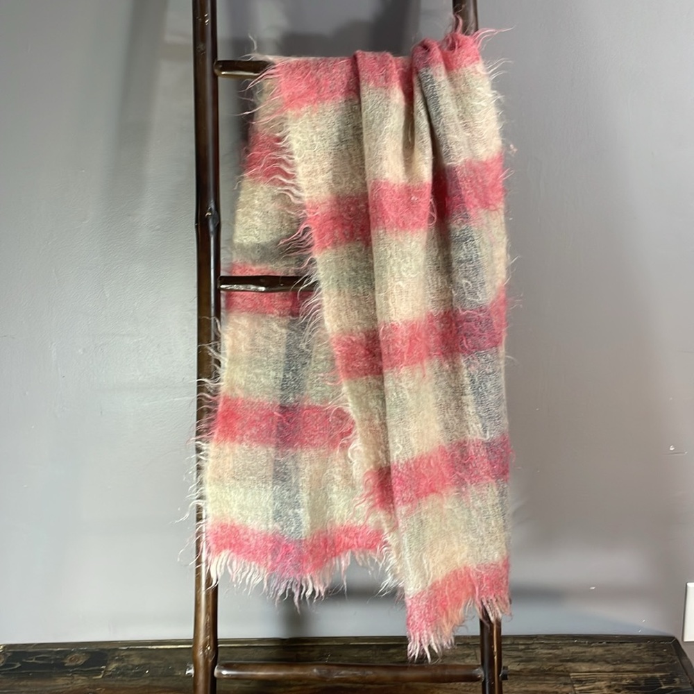 Hudson Bay vintage 100% mohair made in Scotland scarf/shawl RARE AND BEAUTIFU! - Picture 8 of 17